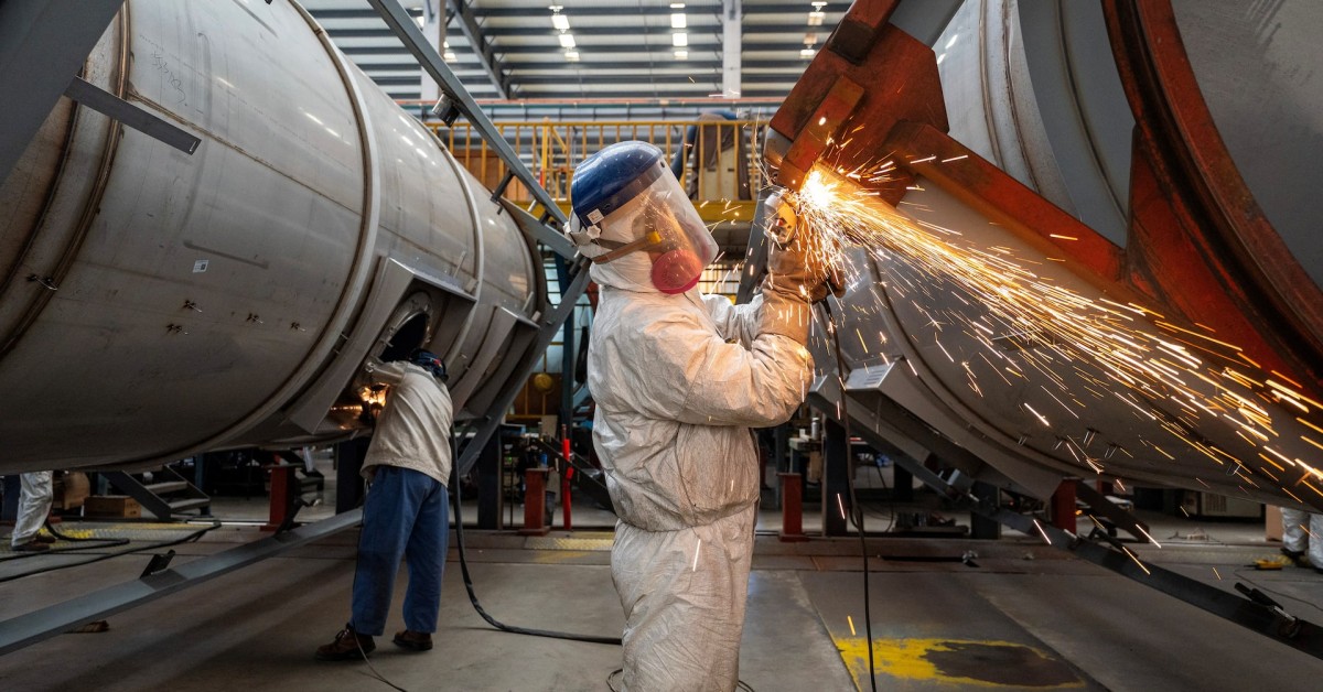 China's Factory Downturn Eases but Services Remain Weak