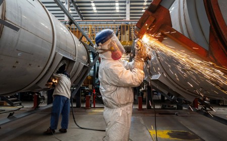 China's Factory Downturn Eases but Services Remain Weak