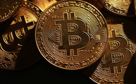 Bitcoin Climbs Above $80,000 as Dollar Weakness Revives Crypto Demand