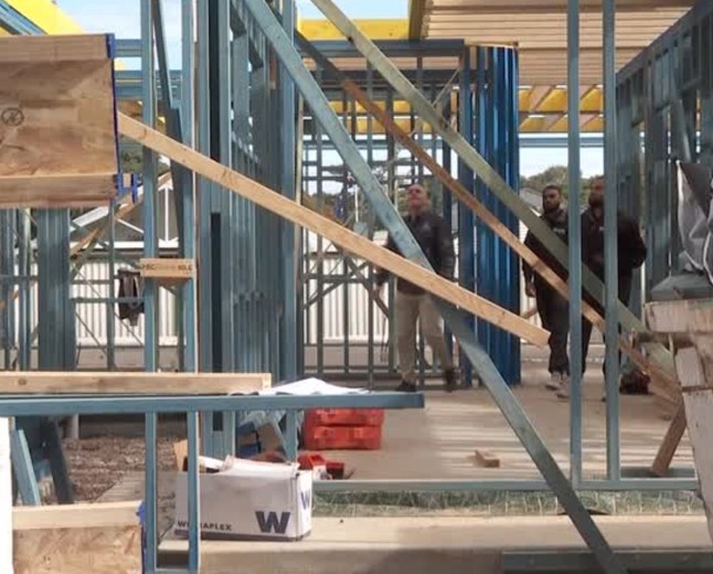 Australia’s Housing Target Comes Under Pressure as Builders Reach Capacity